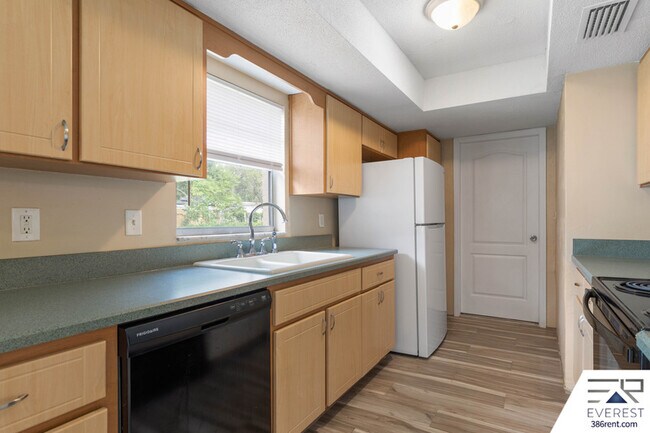 Building Photo - 1706 Western Rd