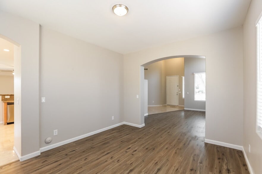 Building Photo - 7504 S 45th Dr