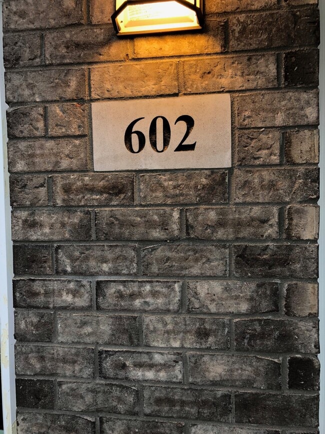 Building Photo - 1407 Poplar St