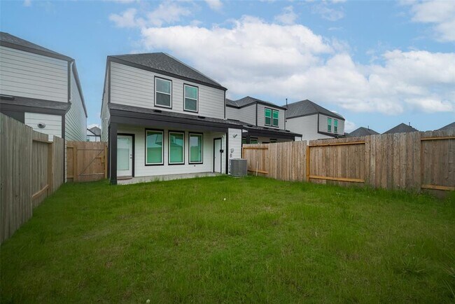 Building Photo - 3113 Crown Gate Dr