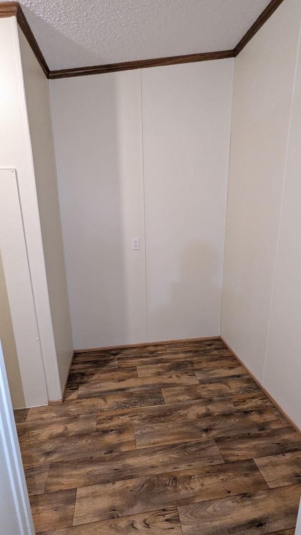 Building Photo - Newly renovated gem located at Earl Lake i...