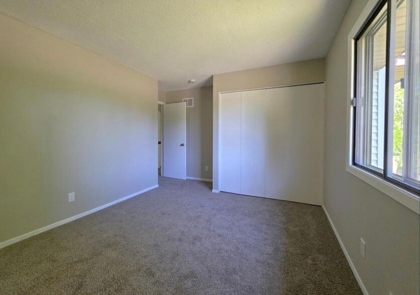 Building Photo - 4710 Lenore Ln