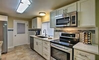 Building Photo - 2417 Nihi St