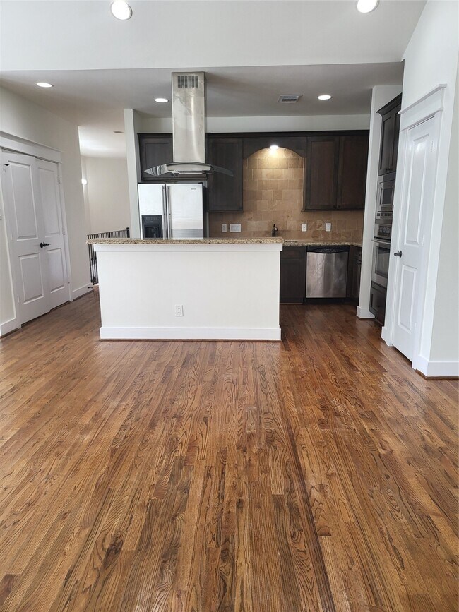 Building Photo - 2423 Roufa Rd
