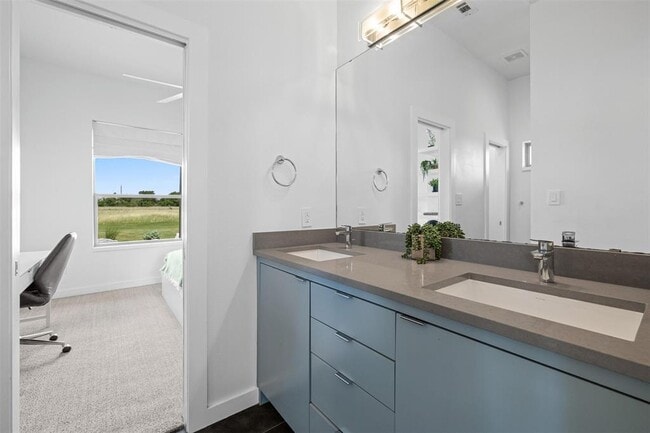 Building Photo - 215 Mesa Vista Dr