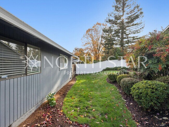 Building Photo - Beautifully Maintained Single-Level Home with Modern Touches