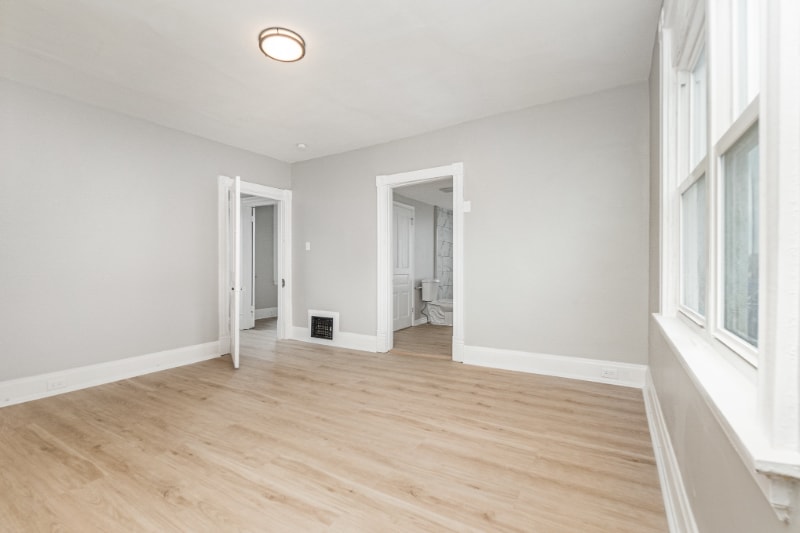 Building Photo - 3248 Glenmore Ave