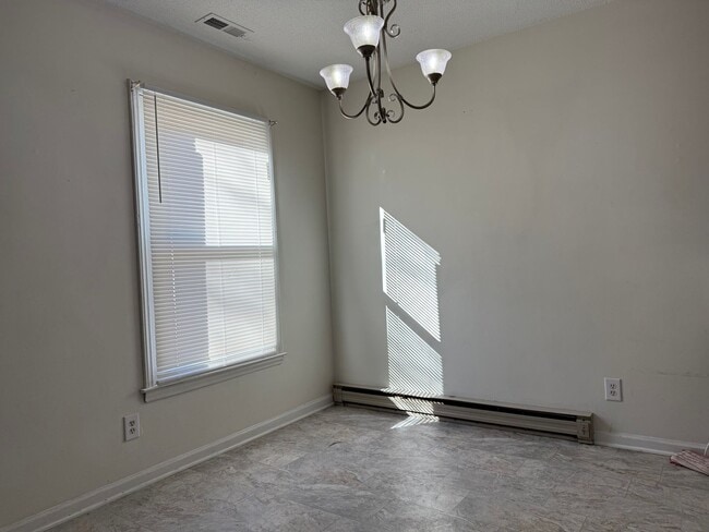 Building Photo - 3 Bedroom/1 Bath home for rent