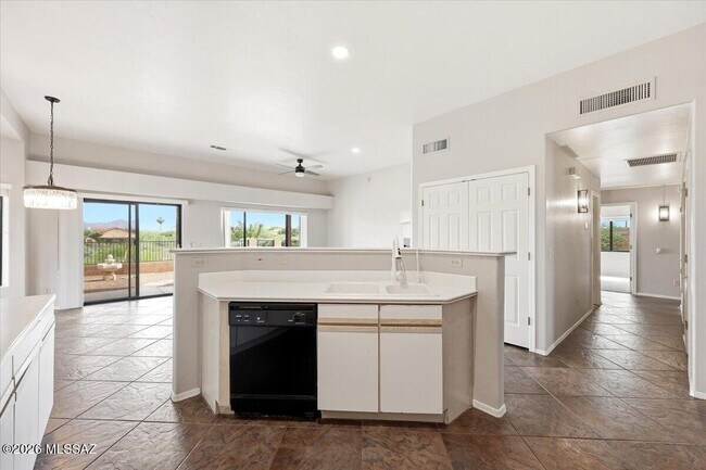Building Photo - 10961 E Siskin Pl