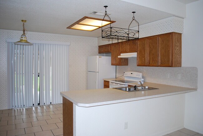 Building Photo - 906 Crymes A