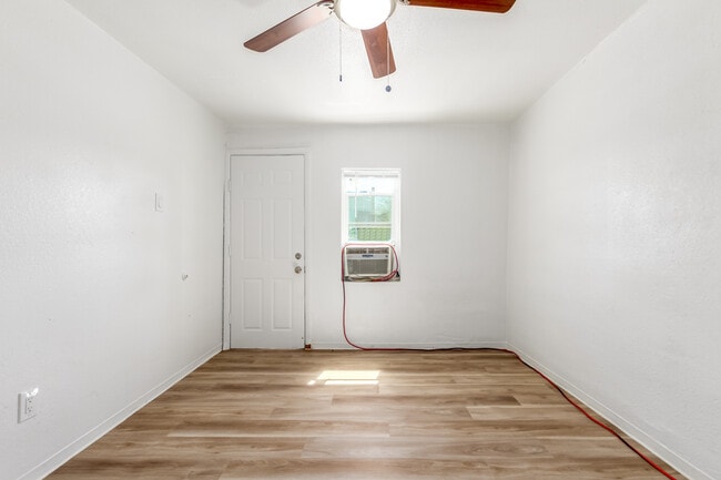 Building Photo - 1846 E Washington St