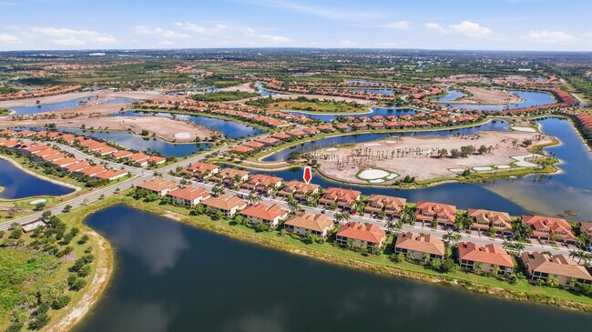 Building Photo - 10792 Tarflower Dr