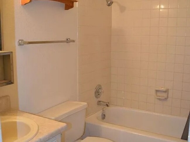 Building Photo - 6618 Provincial Dr