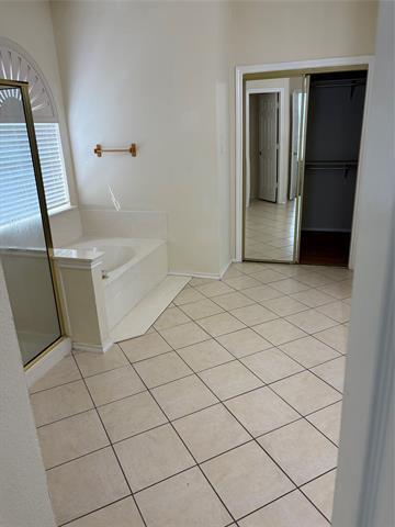 Building Photo - 1403 Lakeshore Dr