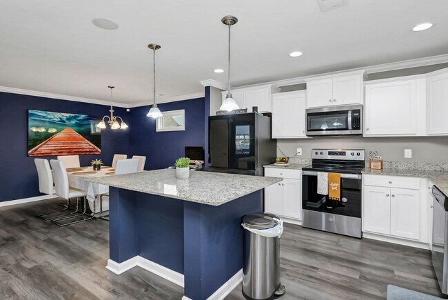 Building Photo - Spacious 5-Bedroom, 3-Bath Home with Modern Features in Elgin!