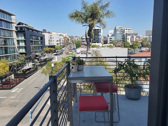 Building Photo - Downtown Loft living in Little Italy