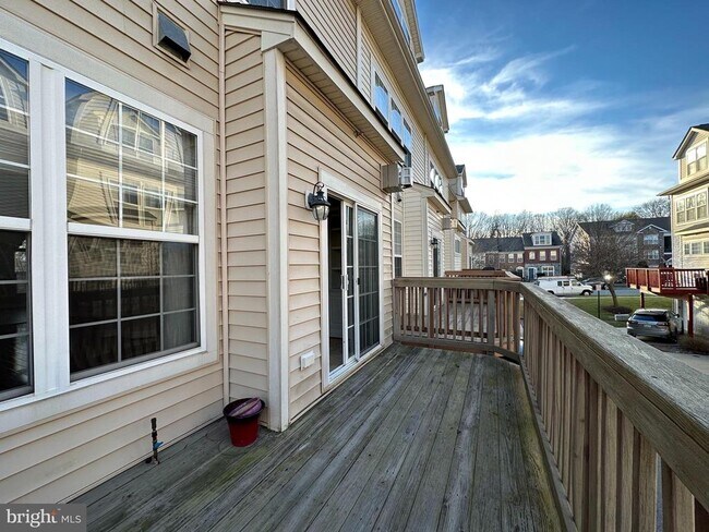 Building Photo - 11837 Regents Park Dr