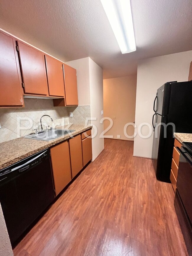 Building Photo - Puyallup Area 2 Bedroom 2nd Floor Apartment