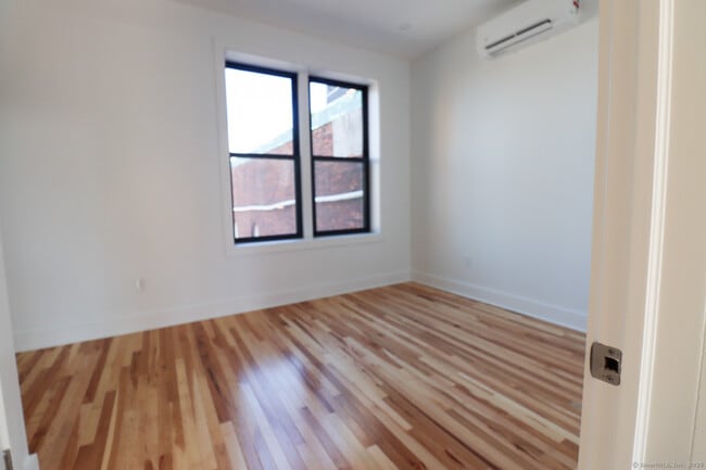 Building Photo - 253 State St