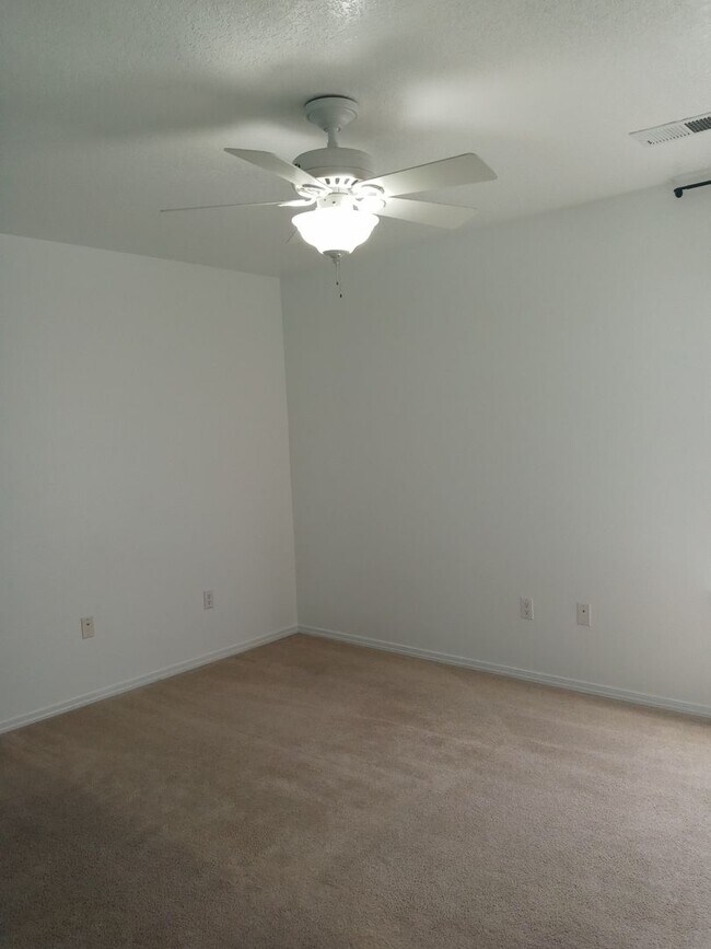 Building Photo - Easy Commute to Los Alamos or Santa Fe