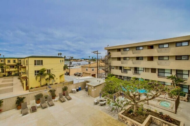 Building Photo - 4667 Ocean Blvd