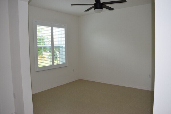 Building Photo - Gorgeous & Tropical 4 bedroom 3 Bath