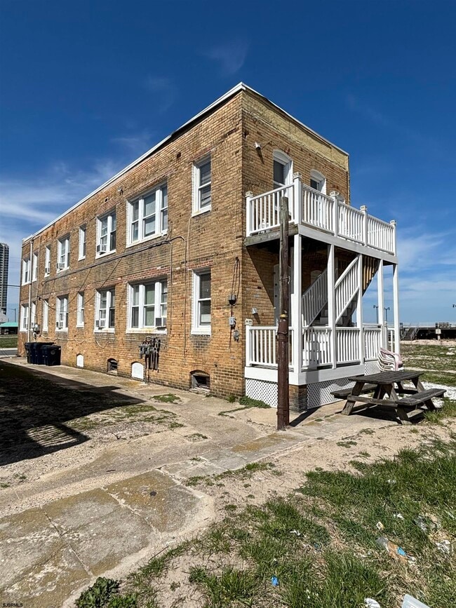 Building Photo - 122 Dewey Pl