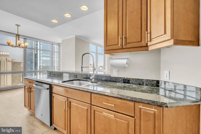 Building Photo - 400 S Broad St