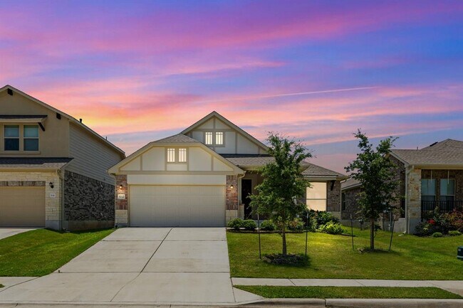 Building Photo - 532 Elm Green St