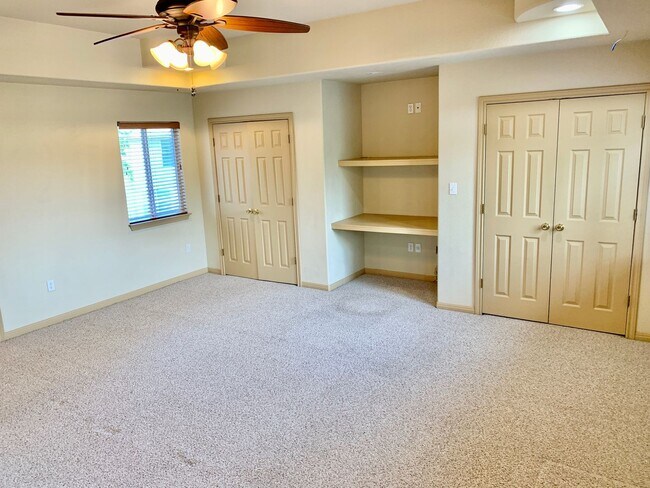 Building Photo - Beautiful 2 Bed/2.5 Bath Home in Round Roc...