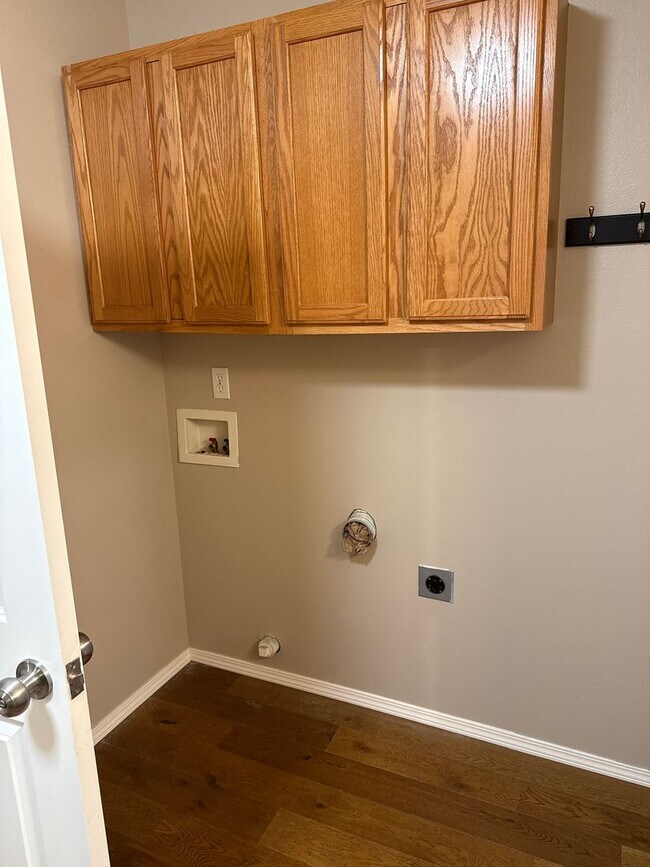 Building Photo - Great 55+ Condo