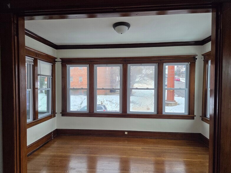 Building Photo - 1101 Quincy Ave