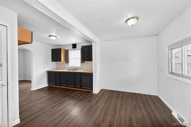 Building Photo - 3028 Welch Ave