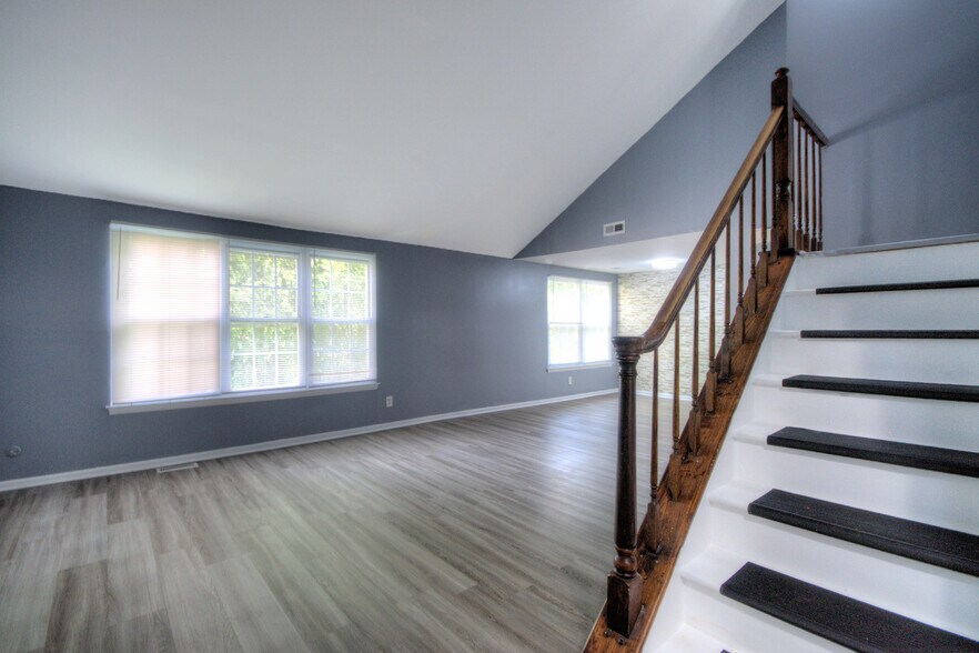 Building Photo - 100 Chaucer Rd