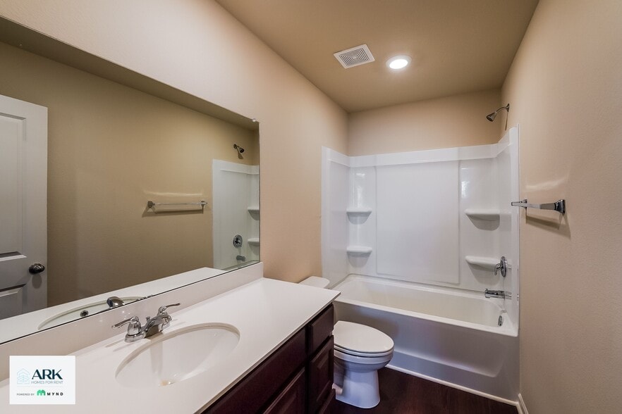 Building Photo - 430 Clover Cir