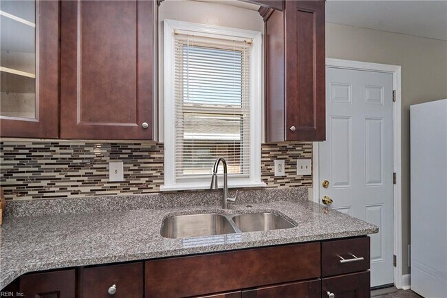 Building Photo - 440 N Oceana Blvd