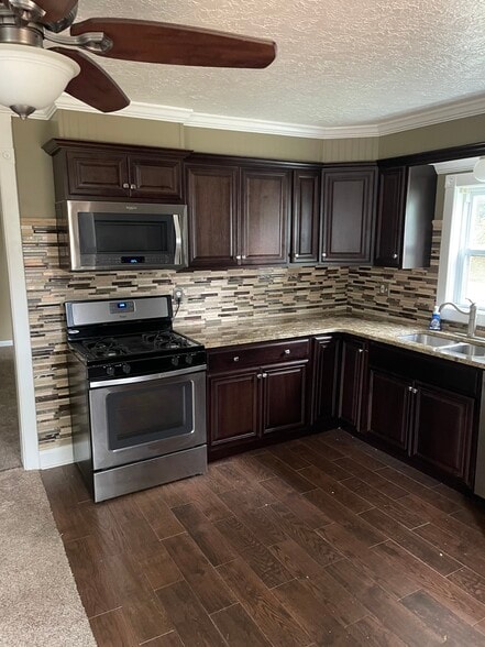 Primary Photo - 493 Washington St