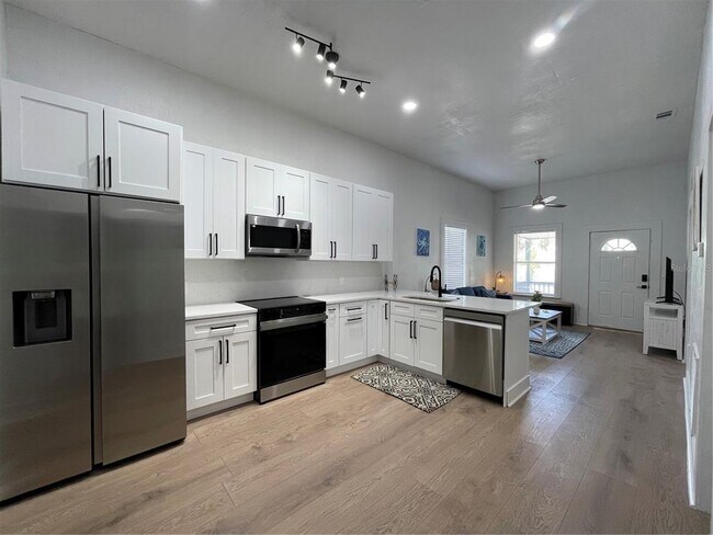 Building Photo - 1106 W La Salle St