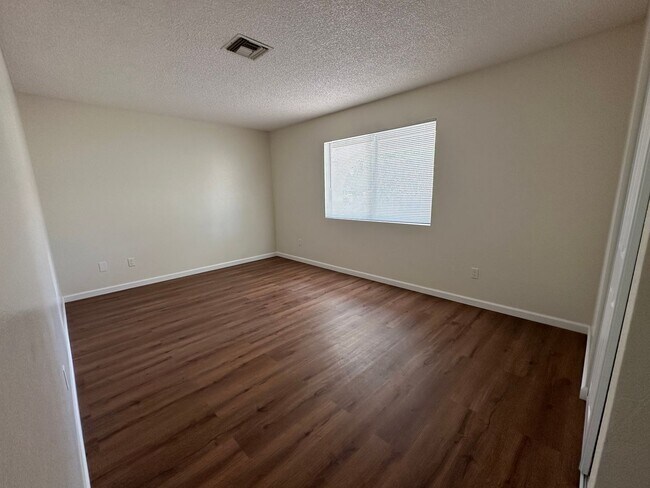 Building Photo - Remodeled/$500 move in special/3 bedroom HOME
