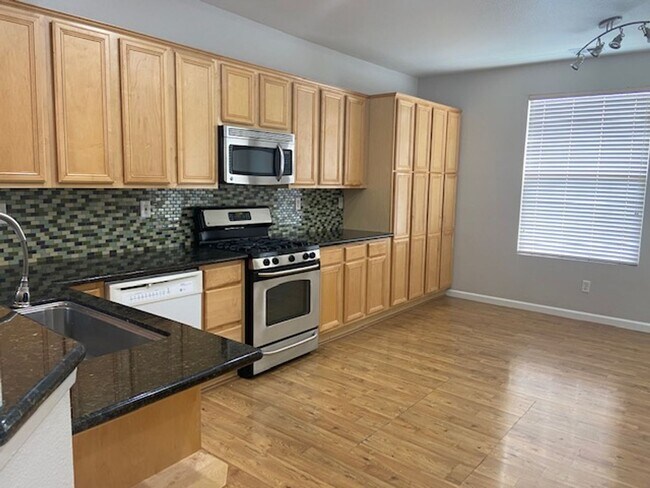Building Photo - South Reno - Double Diamond Stunner - Tons of Amenities!