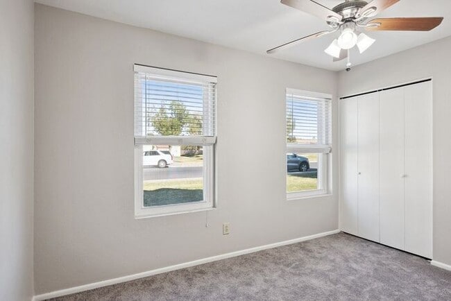 Building Photo - Three bedroom, two bath home!