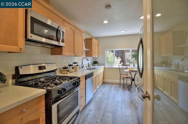 Building Photo - 143 Pulido Rd