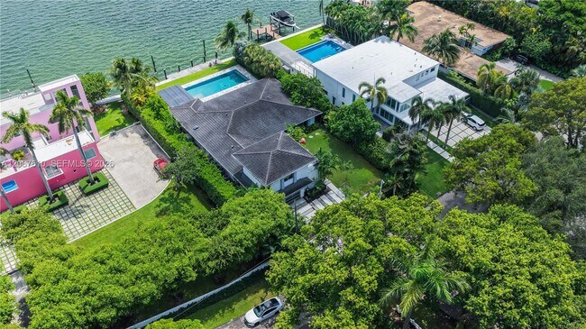 Building Photo - 9301 N Bayshore Dr