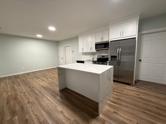 Building Photo - 213 Ely Ave