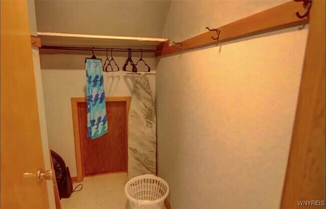 Building Photo - 128 Circle Ln