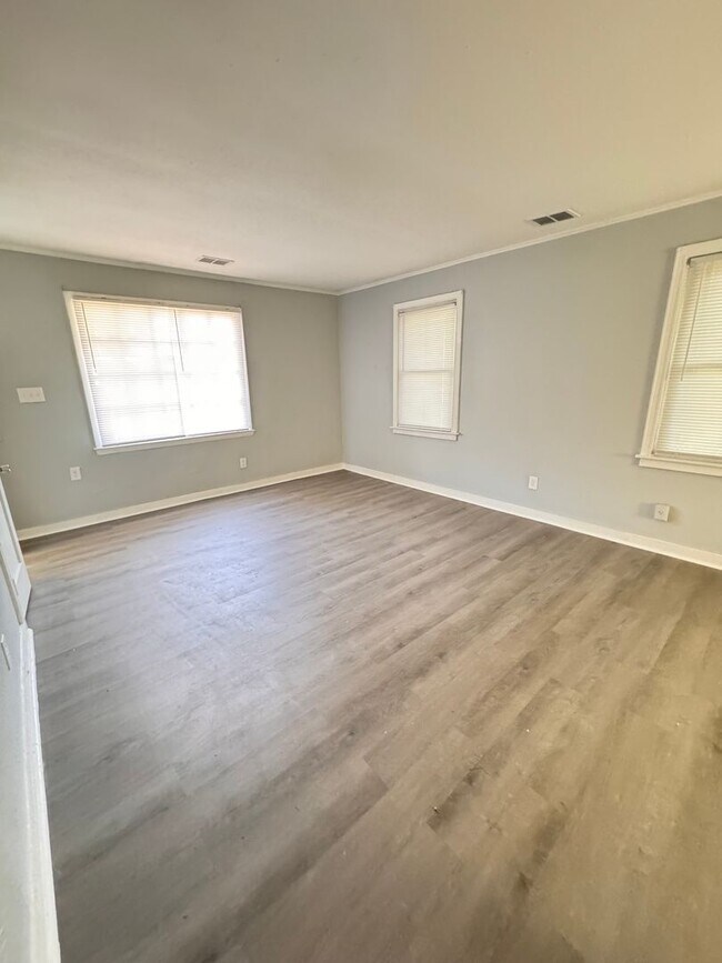 Building Photo - 307 Clairborne Ave