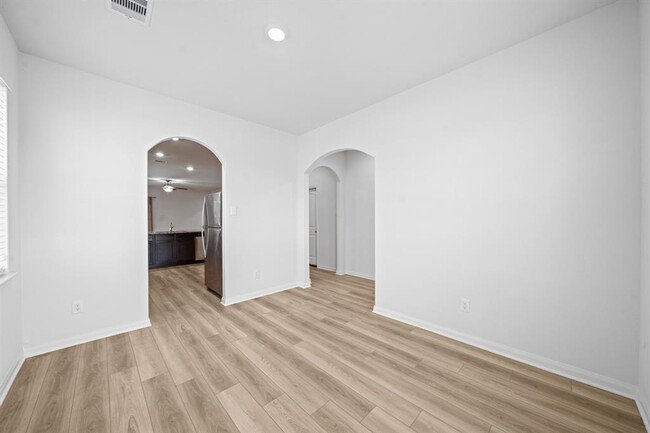 Building Photo - 569 Amberwood Pk Dr