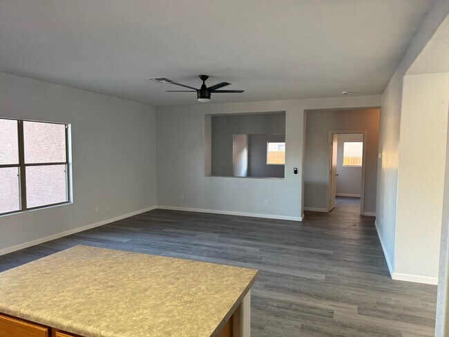 Building Photo - 33190 N Cherry Creek Rd