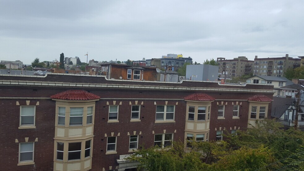 Building Photo - 505 E Denny Way