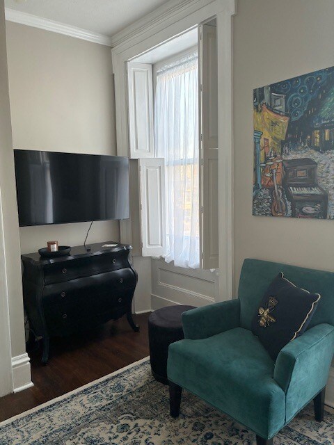 Building Photo - 605 SE Riverside Dr